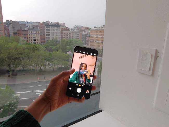 Motorola Moto Z4 Auto Selfie Capture