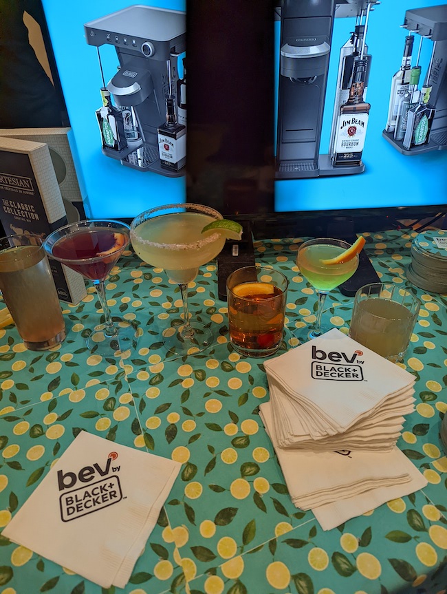 CES 2022: Black+Decker Bev Capsule Cocktailmixer / Automated Bartender 
