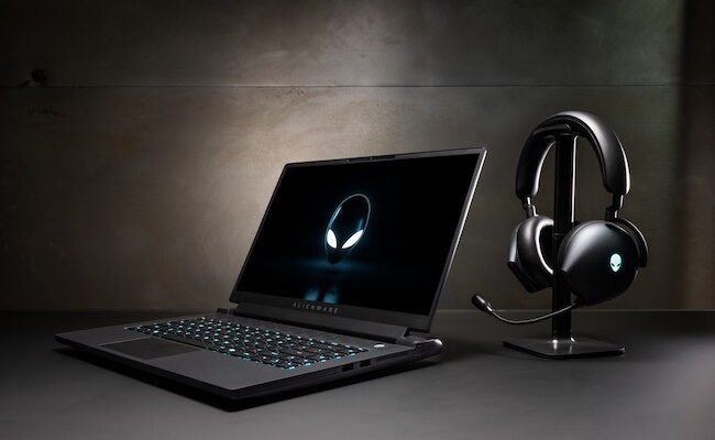 Alienware m17 R5 features an 480Hz refresh rate display option.