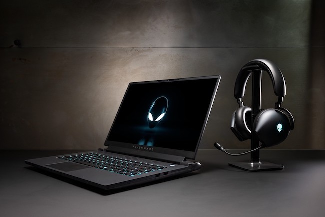 Alienware m17 R5 features an 480Hz refresh rate display option.