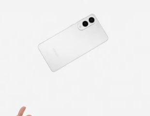Samsung Galaxy S25 floating.